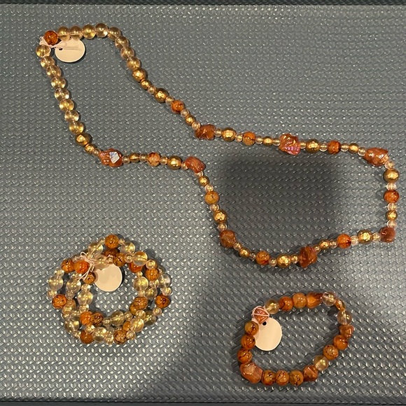 ✨ Handmade Stretch Necklace & Bracelets ✨ - Picture 1 of 3